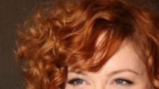 Caschetto ricci, corto e rosso