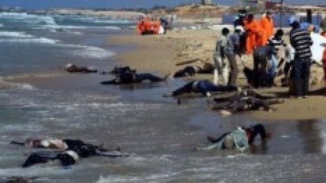 Corps de migrants africains sur une plage