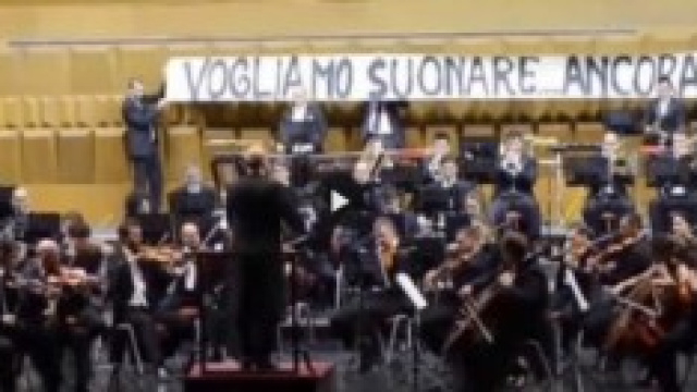 I licenziati dell'Opera manifestano loro disagio