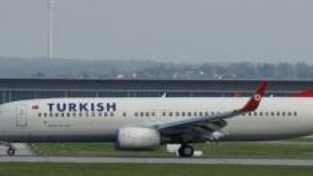 Foto senza veli, Turkish Airlines licenzia hostess