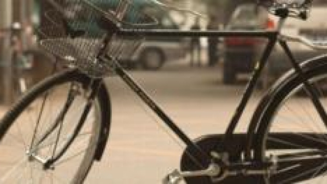 Mondragone, bimbo travolto da un'auto in corsa