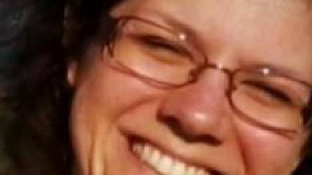 Un primo piano della donna