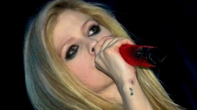 Avril Lavigne ha problemi di salute