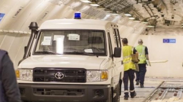 Sanitari impegnati nella cura del virus