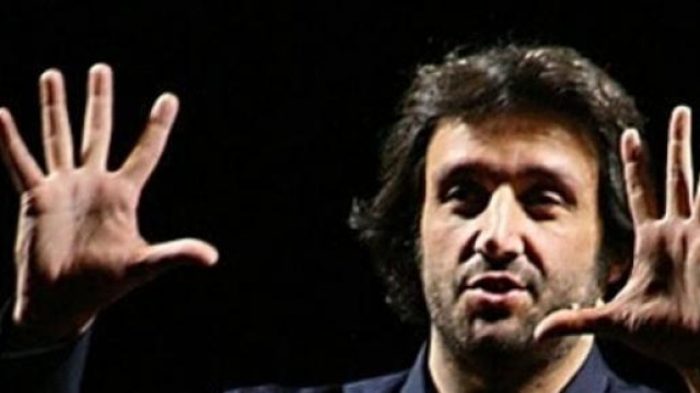 Flavio Insinna denuncia donna per stalking