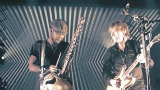 Kandia avec sa kora et Jean-Louis Aubert