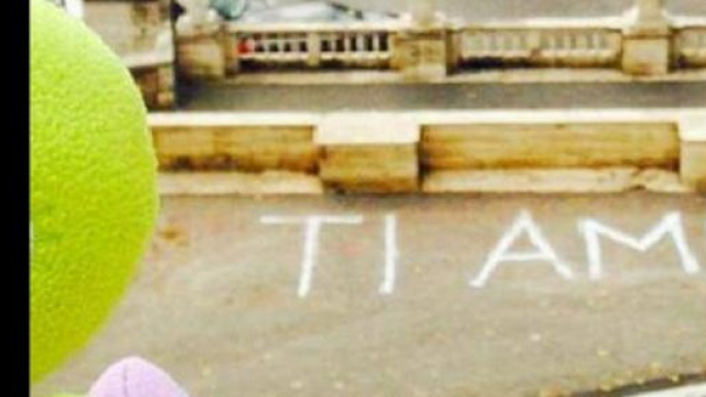 Ti amo nell'esterna di Valentina e coas