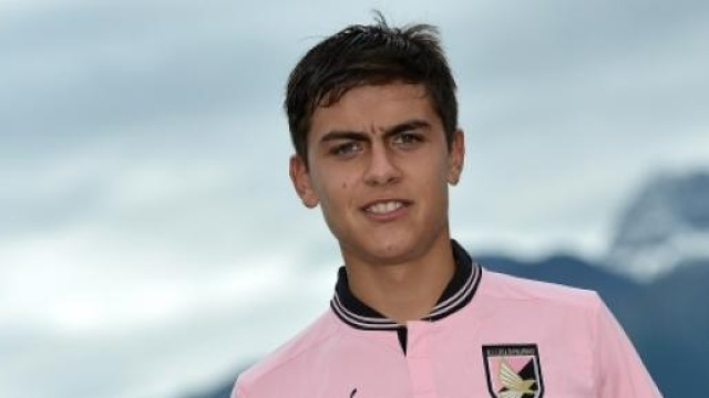 Paulo Dybala inseguito dal Napoli