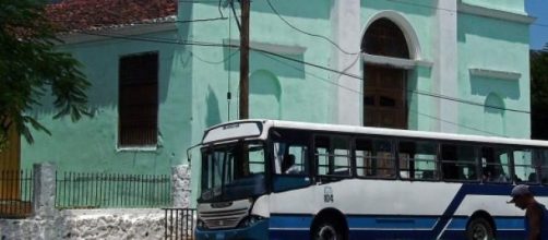 Vetusto autobus sovi&eacute;tico en Santiago