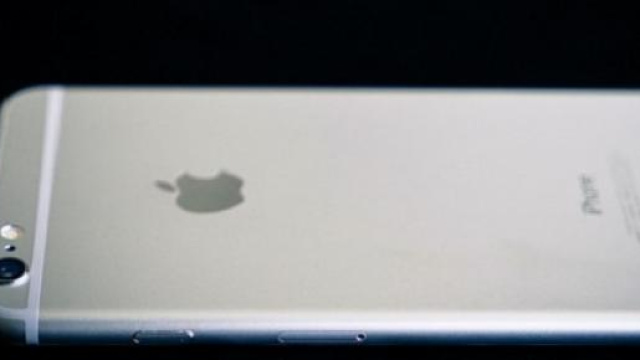 iPhone, ecco i prezzi pi&ugrave; bassi di Natale 2014