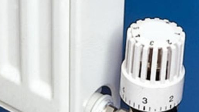 Valvola termostatica installata su un termosifone