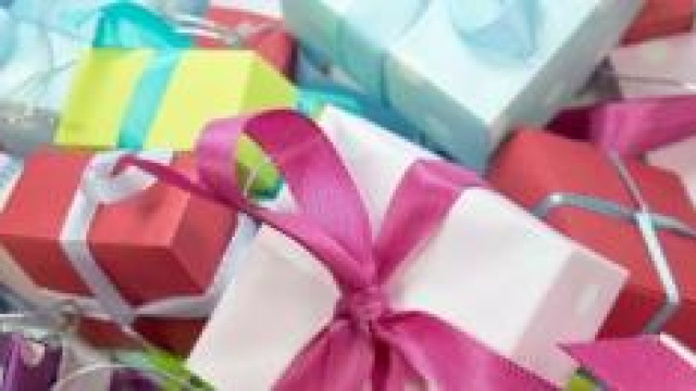 Apertura negozi e saldi invernali a Napoli.