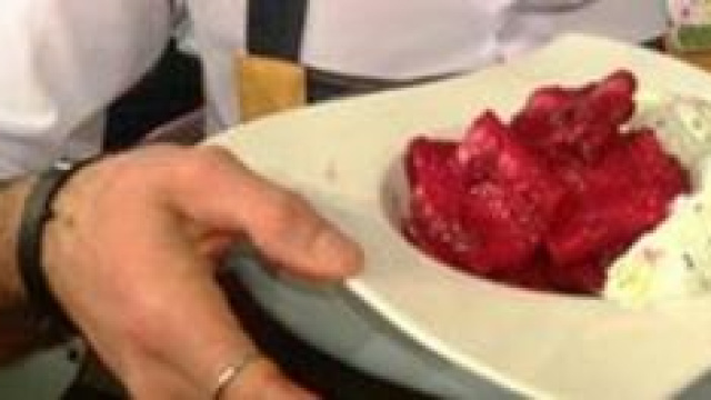 Paccheri con rapa rossa e caprino