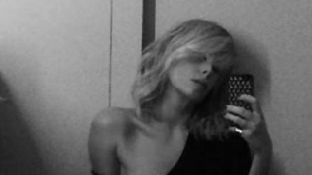Alessia Marcuzzi, selfie bollente senza pigiama