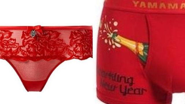 Intimo uomo e donna per Capodanno.