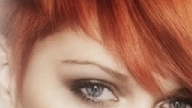 Capelli corti asimmetrici color rame