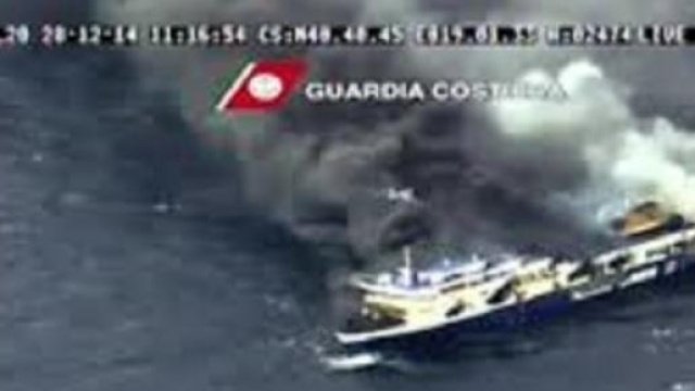 La Norman Atlantic in fiamme vicino a Corf&ugrave;