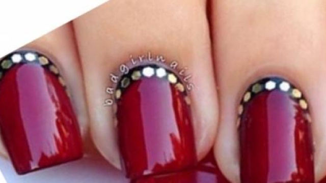 Nail art french reverse: nuova moda passerelle