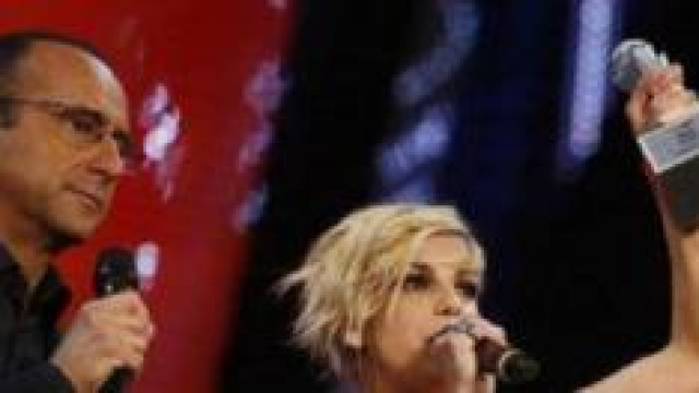 Carlo Conti insieme ad Emma Marrone