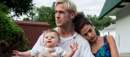 Ryan Gosling y Eva Mendes en "Cruce de caminos"