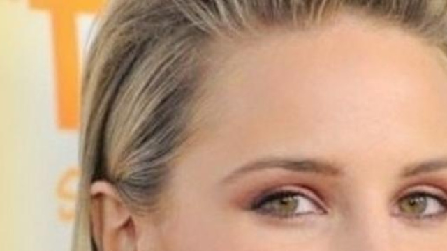 3) Dianna Agron  bob medio