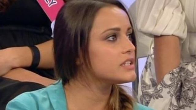 Noemi corteggia Andrea, Valeria va via