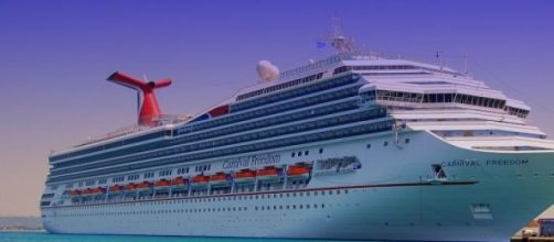 Cruise ship in the harbour 