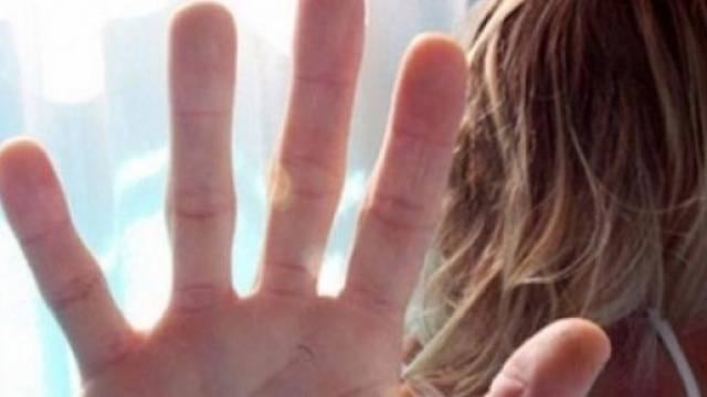 Ragazza aggredita e violentata da 3 uomini