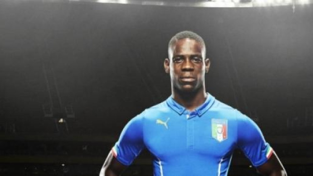 Balotelli con la maglia della Nazionale 