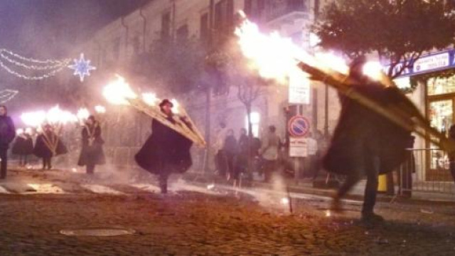 La sfilata per il corso cittadino