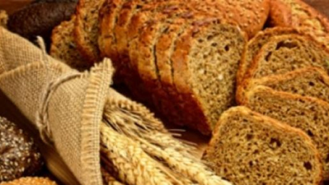 Diversi alimenti che contengono glutine