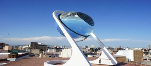 Esfera transparente de energia renovable