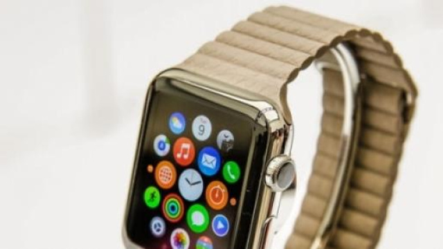 Apple Watch Vs Samsung Gear: orologi intelligenti