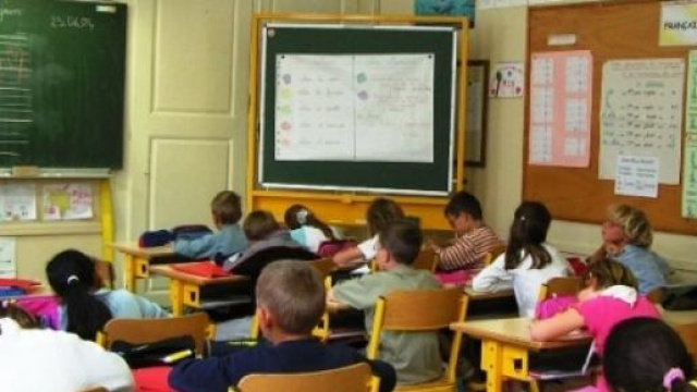 Scuola, primo risarcimento a docente precaria. 