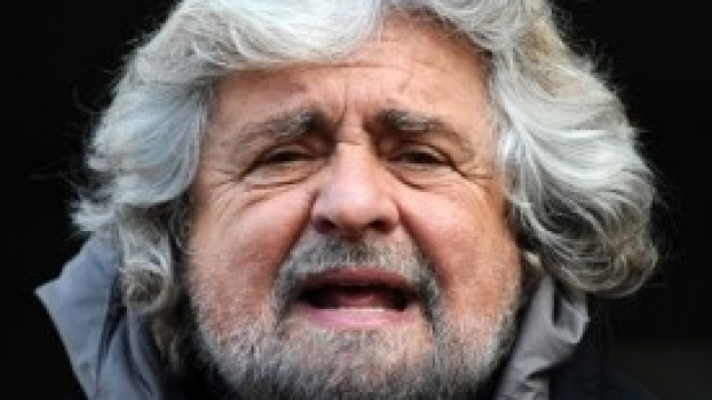 Grillo lancia il nuovo tour a pagamento.