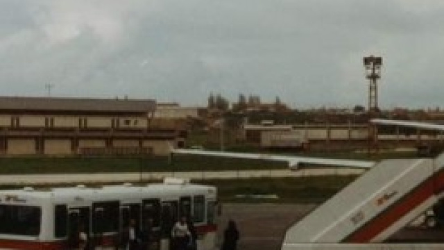 L'imbarco su un volo di linea