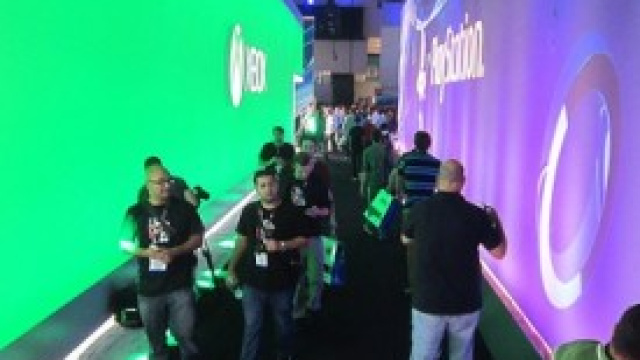 stand microsoft e sony con le relative ps4 e xbox