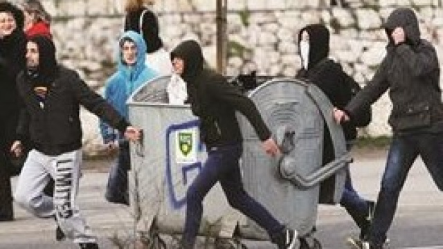 bosnia, scontri e scioperi