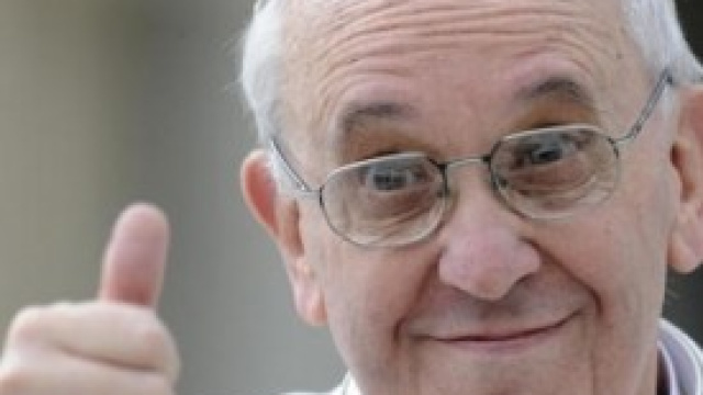 Papa Francesco benedice 20.000 fidanzati
