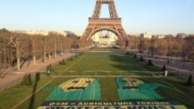 Ultim'ora: Manifestazione di Greenpeace a Parigi