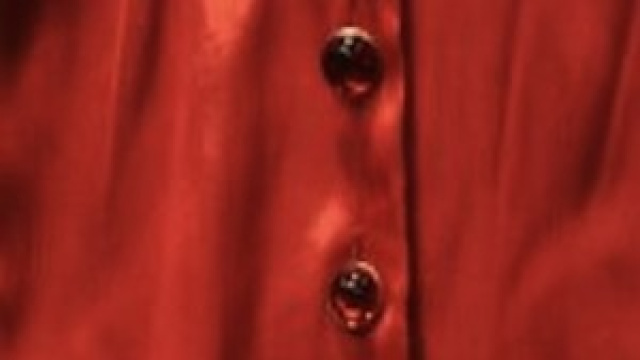 Come deve essere una camicia per donne curvy?