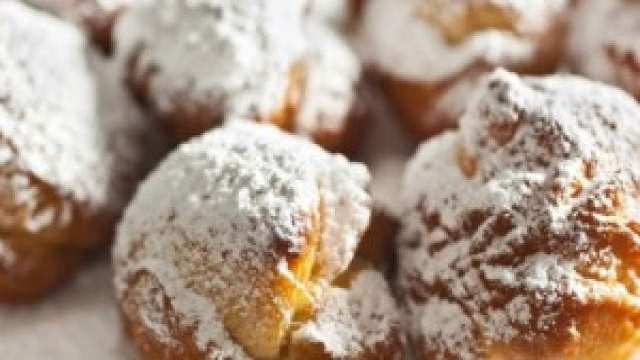 Castagnole con zucchero a velo