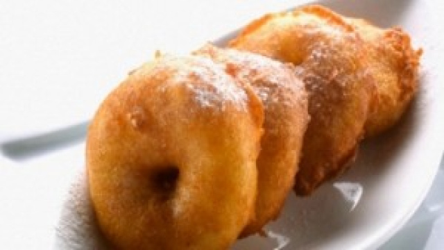 Frittelle di mele, dolci fritti per Carnevale