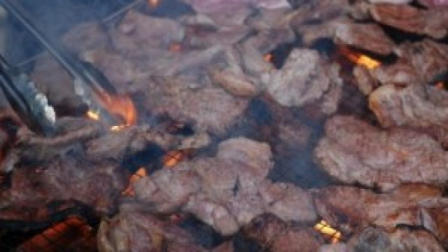 La carne grigliata pu&ograve; far male alla salute.