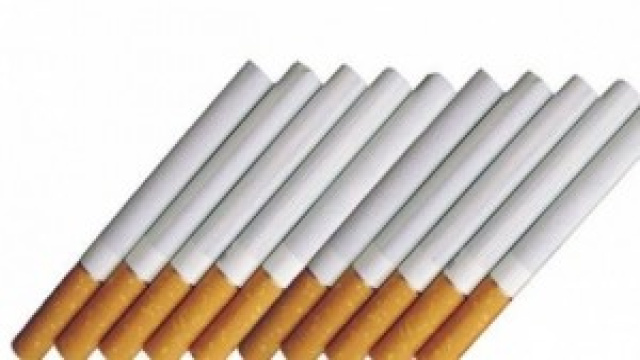 Prezzo sigarette in calo, costo pi&ugrave; basso di 60c.