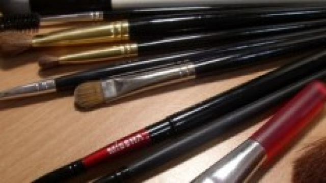 Pennelli per il trucco, imparare ad igienizzarli.