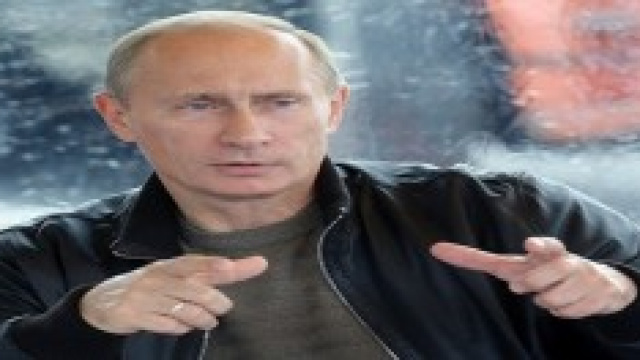 Vladimir Putin mostra i muscoli