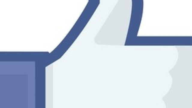 Facebook compie 10 anni, auguri