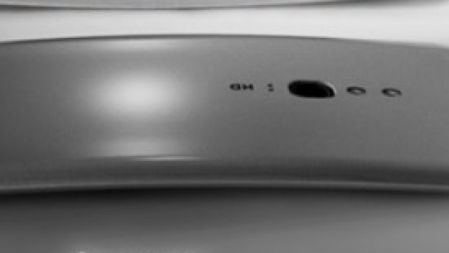 Nuovo Samsung Galaxy S5, la sfida con Apple