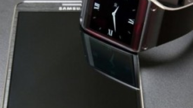 Samsung Galaxy S5, Samsung Galaxy Gear 2 
